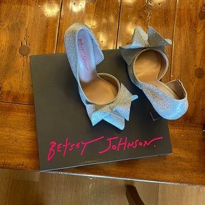 brand new betsey johnson bow tie heels